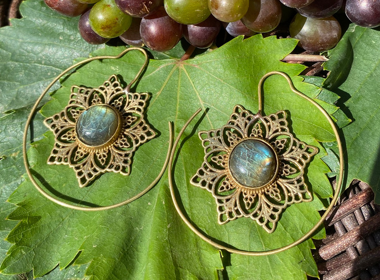 گوشواره دست ساز برنجی طرح خورشید