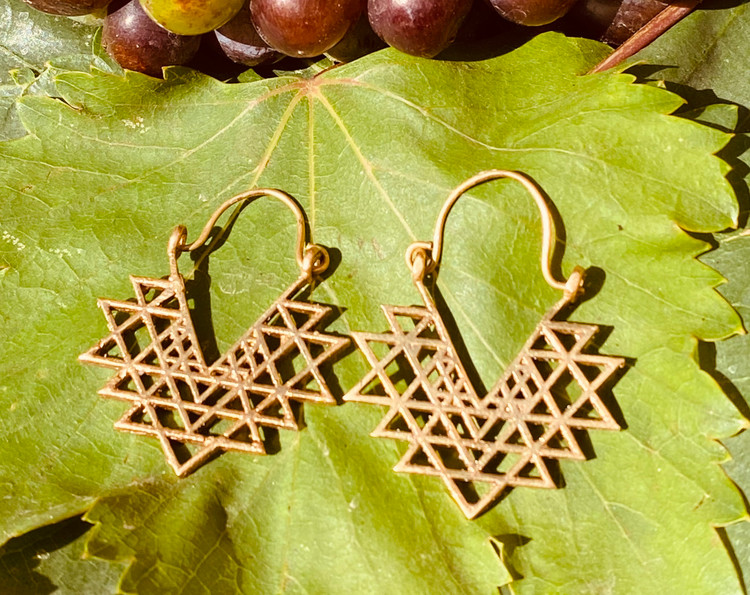 گوشواره دست ساز برنجی طرح جئومتریک