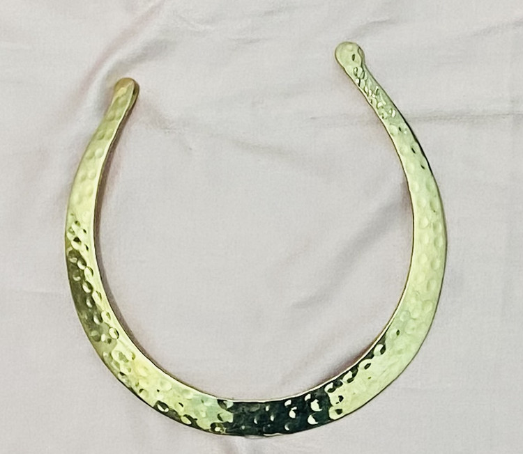 گردنبد طوقی برنجی چکش کاری